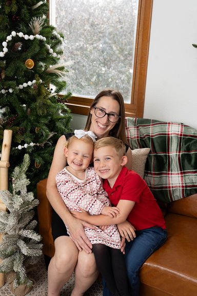colorado-springs-christmas-family-photos-plaid-couch.jpg